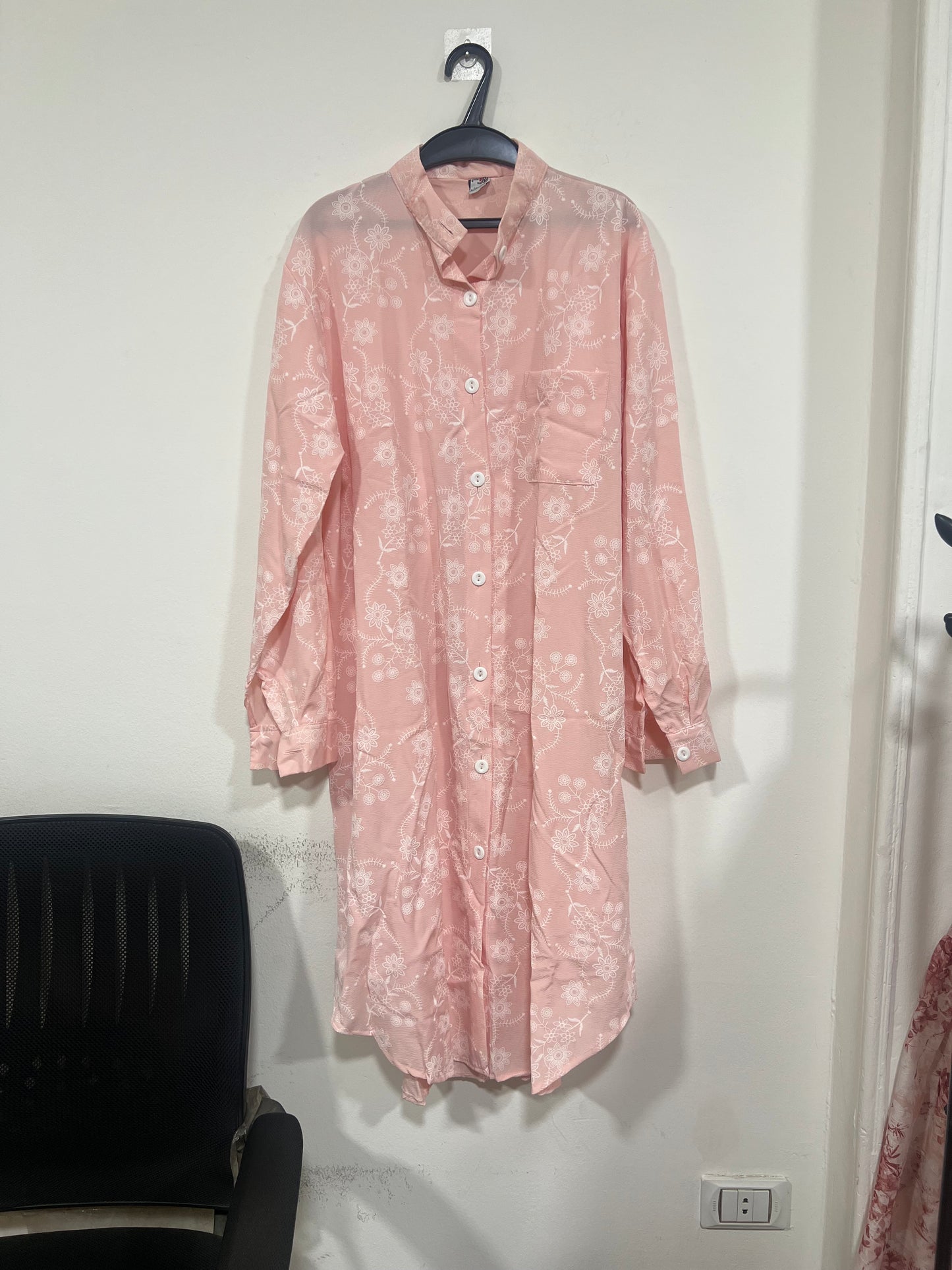 Elegant paisley patterned dress.