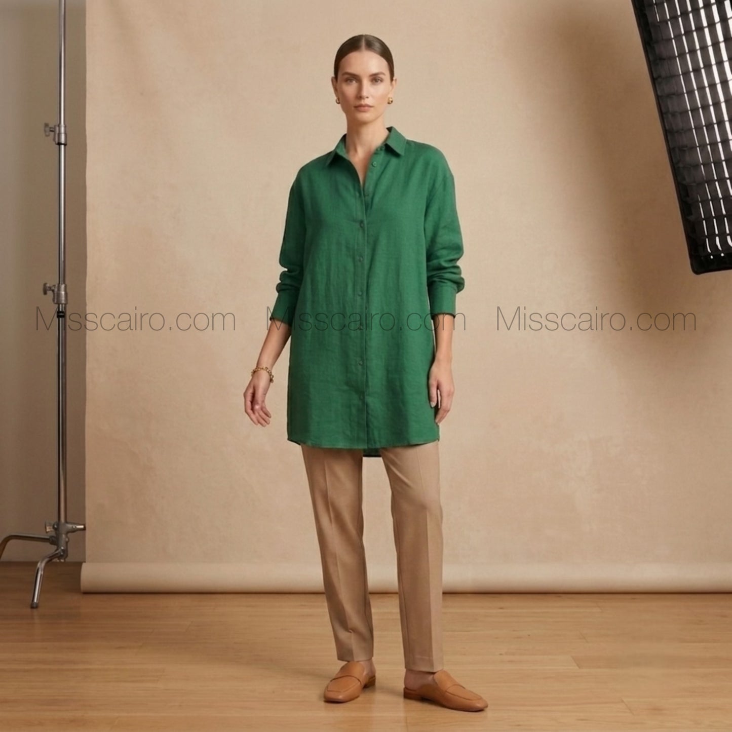 Elegant linen button-up tunic.