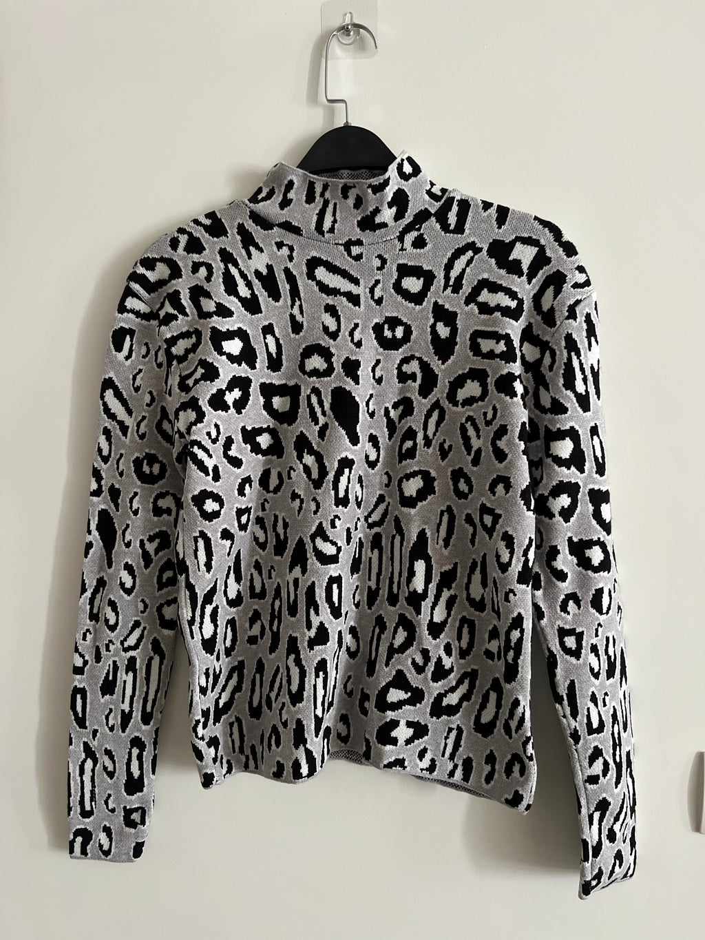 Warm Leopard chic knit blouse.