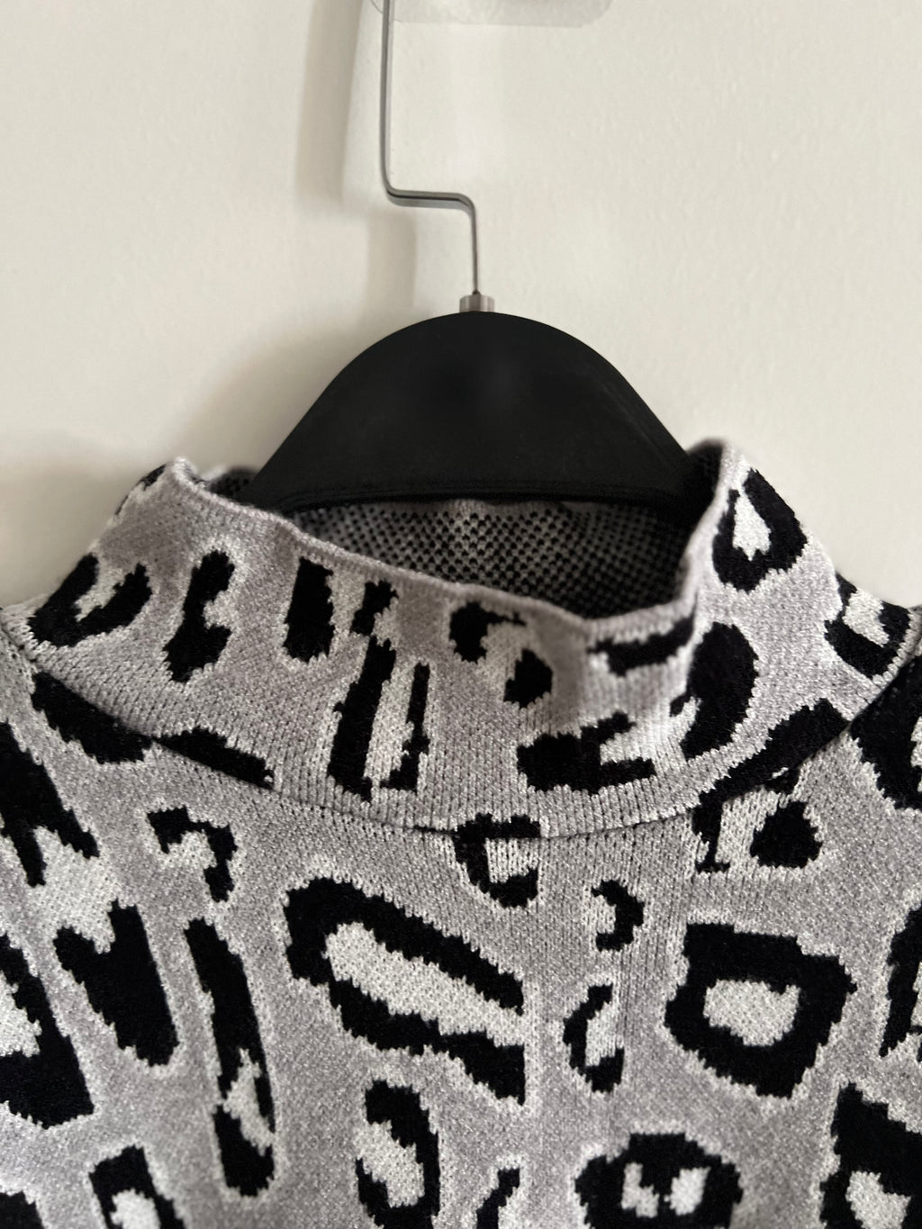 Warm Leopard chic knit blouse.