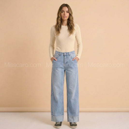Cuffed wide-leg jeans.