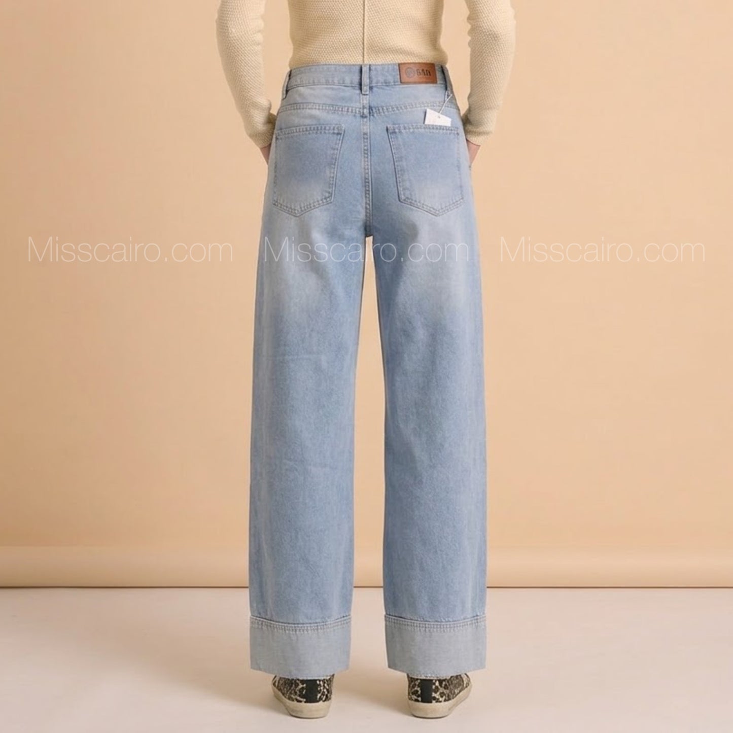 Cuffed wide-leg jeans.
