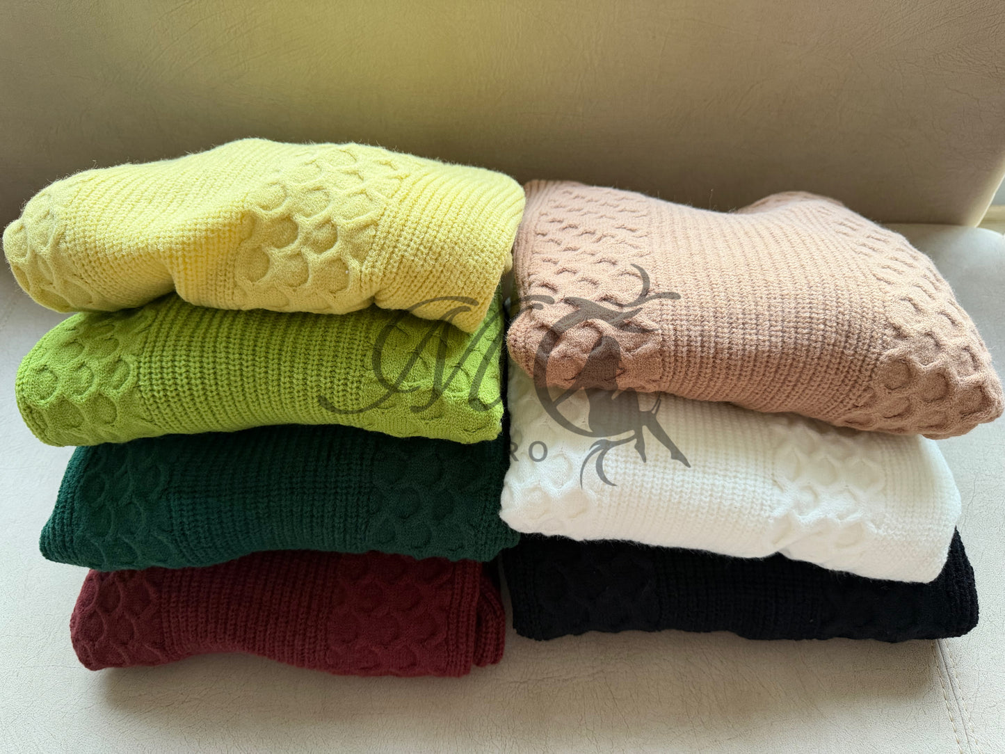 Knit cardigan jacket.
