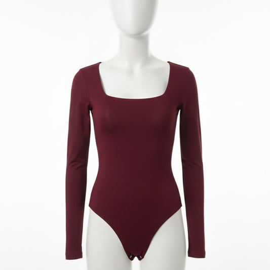 Long-sleeve snap bodysuit.