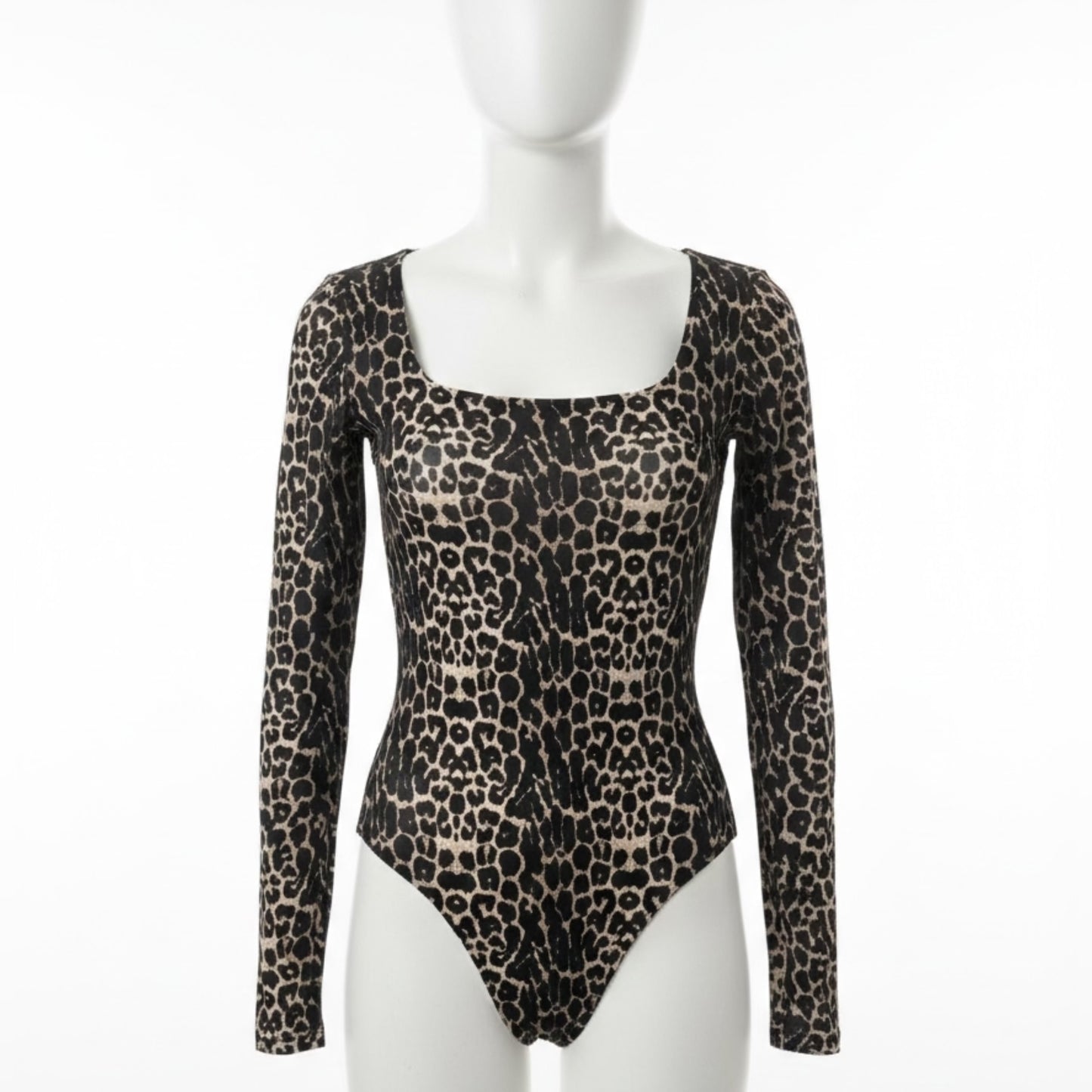 Long-sleeve snap bodysuit.