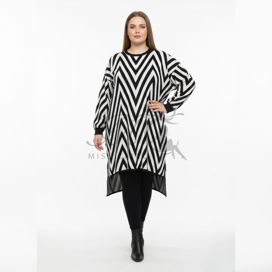 Oversized zigzag tunic.